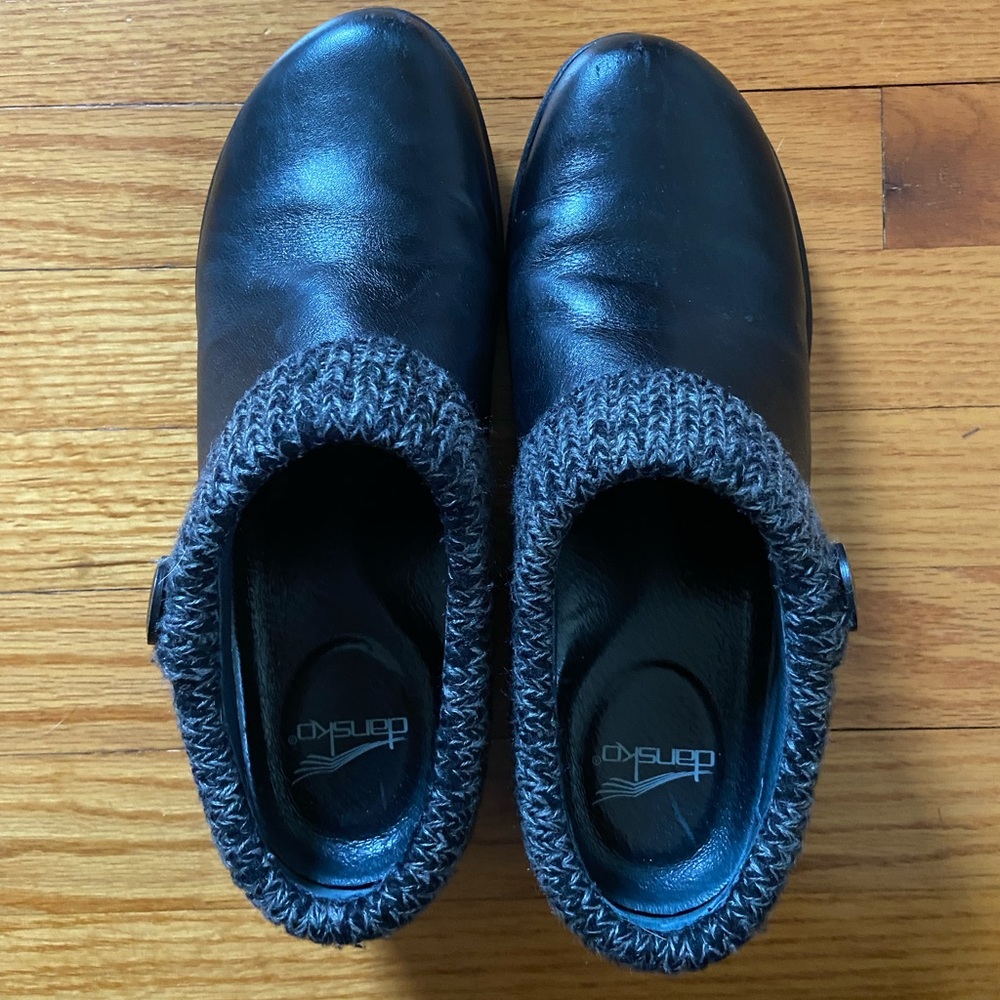 Dansko Women’s Kenzie Black Leather knit collar clogs, size 40 (9.5)